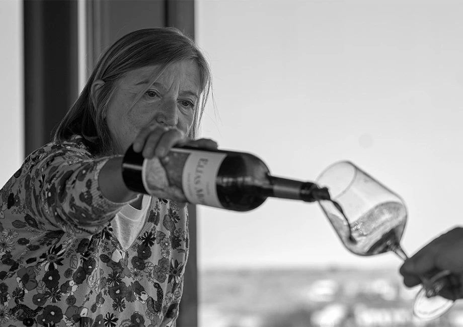 Elías Mora Delux VIP