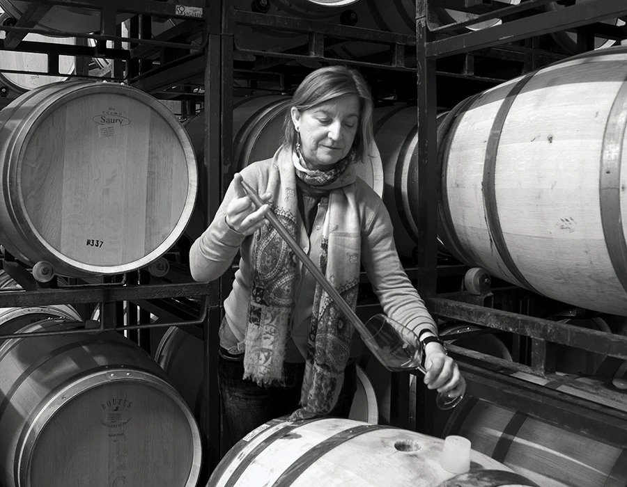 Victoria Benavides, enóloga de Bodegas Elías Mora